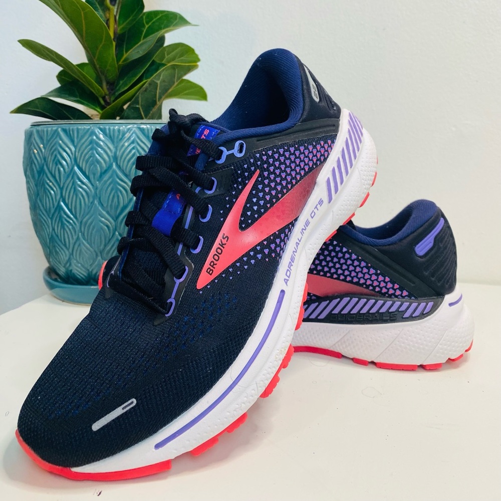Brooks Adrenaline GTS 22 Women’s 6 Medium B Width-worn a couple of times inside